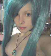 [Vocaloid] Hatsune Miku amateur phone selfies