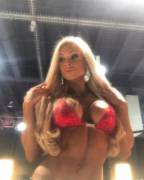 Busty Fitness Babe (xpost from r/bimbofetish)