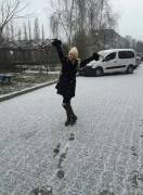 Snow instantly sends me into little space ❄