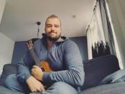 Ukulele & onesie Sundays! Hope you're having a good one ;)