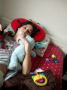 My princess borrowed MY zoroark plushie! I took the oportunity to take some beautiful photos. Let her know how sexy her legs are! Gifs incluided =)