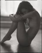 Etre - By micmojo (DeviantArt) [Brunette, B/W]