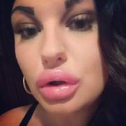 It was lip day for Eva again.