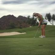 Paige Renee sinks a putt