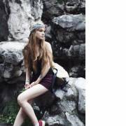 A large gallery of non-nudes found online.